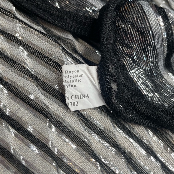 Black Gray Metallic Thread Fringed Scsrf - Picture 4 of 7
